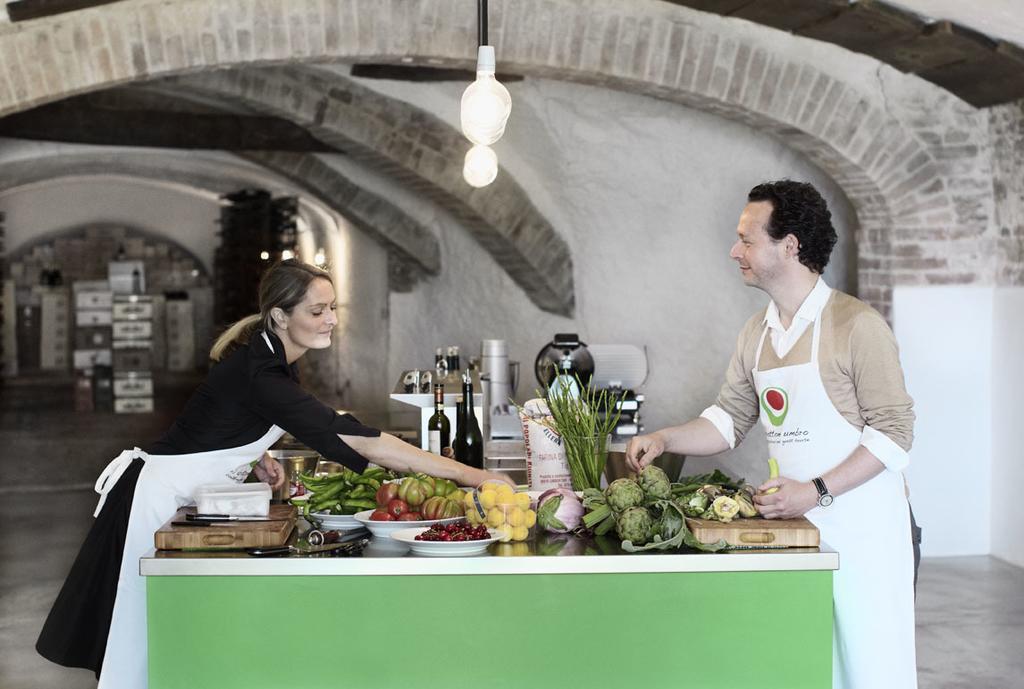 Il Ghiottone Umbro Bed & Breakfast Todi Bagian luar foto